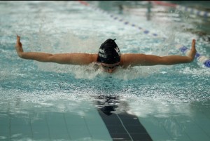 Juliet Flamank swimming the butterfly leg on the 200 IM